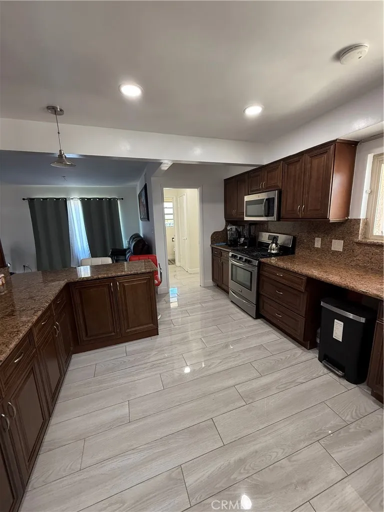 1710 Garretson Avenue, Corona, California 92879 home-pic-8